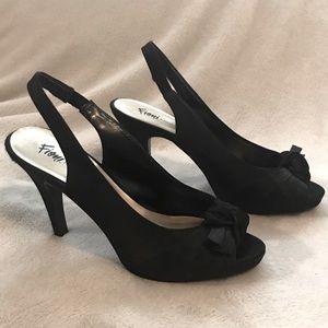 Fioni Night, Black fabric peek-a-toe-with-a-bow stilettos size 7